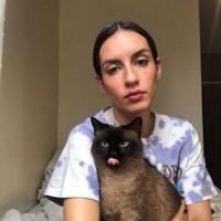 Setelah mempromosikan baju yang dijualnya itu, Anna mendapatkan banyak kritikan.  Foto: dok. Instagram