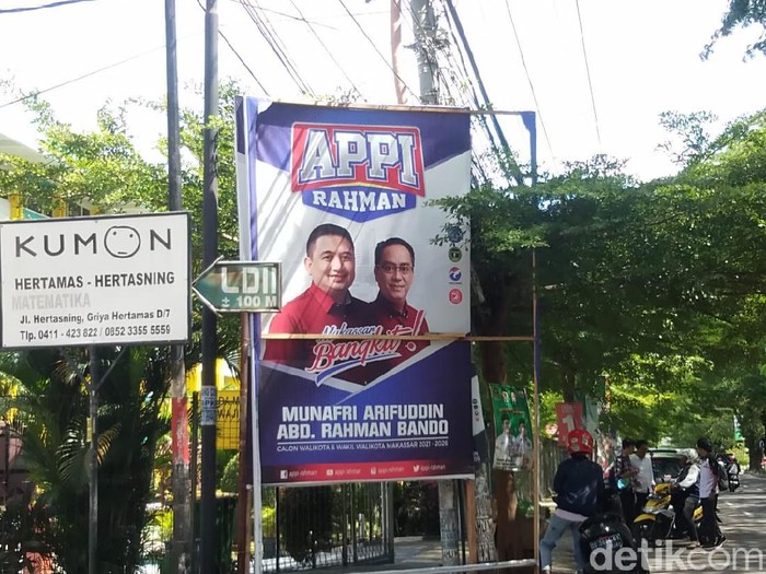 APK berupa baliho Paslon Pilwalkot Makassar masih bertebaran di masa tenang. APK berupa baliho Paslon Pilwalkot Makassar masih bertebaran di masa tenang.