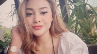 Hal tersebut dituliskannya lewat postingan di instagramnya tersebut. Dok. Instagram/aurelie.hermansyah