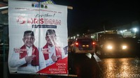 Spanduk salah satu calon walikota dan wakil wali kota Depok tersebut nampak belum diturunkan petugas.