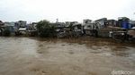 Banjir Mulai Rendam Permukiman di Sungai Ciliwung