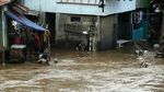 Banjir Mulai Rendam Permukiman di Sungai Ciliwung