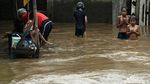 Banjir Mulai Rendam Permukiman di Sungai Ciliwung