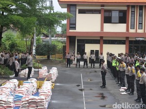 2 Ton Beras Disalurkan ke Warga Bojonegoro yang Terdampak COVID-19