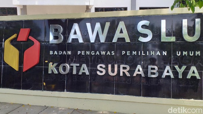 Sebanyak 56 Pengawas TPS (PTPS) di Surabaya dinyatakan positif COVID-19. Itu berdasarkan hasil tes swab yang dilakukan pada 1 hingga 5 Desember.