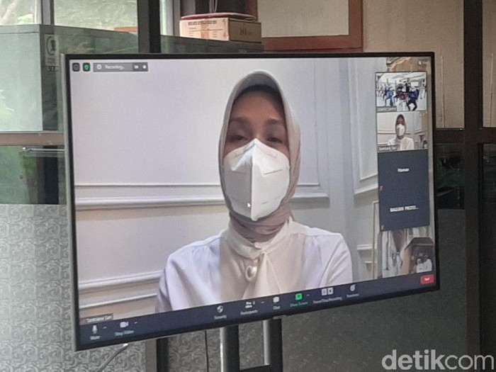 Bupati Probolinggo Puput Tantriana Sari mengaku sempat terpapar COVID-19. Namun pada Minggu (6/12), ia sudah dinyatakan negatif COVID-19.