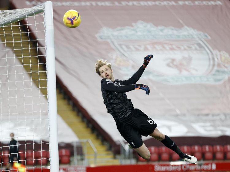 Potret Aksi Terbang Caoimhin Kelleher di Gawang Liverpool