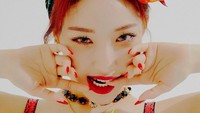 Ketika hasil tes keluar, ternyata Chungha positif terinfeksi virus Corona.(Foto: dok. Instagram @chungha_official)  