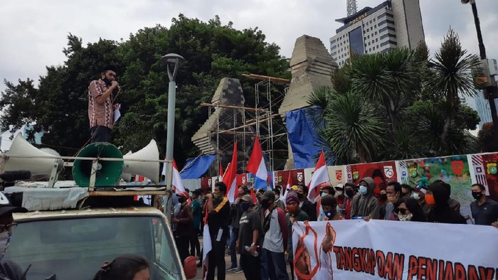 Demo di Polda Metro jelang pemeriksaan Habib Rizieq