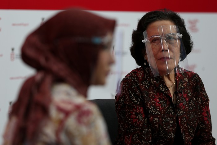 DR. dr. Julitasari Sundoro MSc-PH (Executive Secretary ITAGI Indonesia) (kanan) menjadi pembicara dalam dialog bertema Tolak dan Tangkal Hoaks di Jakarta, Senin 7 Desember 2020. Selain Julitasari hadir juga Septiaji Eko Nugroho (Ketua Presidium MAFINDO) melalui layanan virtual. DR. dr. Julitasari Sundoro MSc-PH (Executive Secretary ITAGI Indonesia) (kanan) menjadi pembicara dalam dialog bertema Tolak dan Tangkal Hoaks di Jakarta, Senin 7 Desember 2020. Selain Julitasari hadir juga Septiaji Eko Nugroho (Ketua Presidium MAFINDO) melalui layanan virtual.