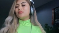 Wanita yang berprofesi sebagai DJ itu pun membantah jika sosok dalam foto itu adalah dirinya. Dok. Instagram/djechafrauen