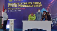 PT Alita Praya Mitra menandatangani naskah perjanjian kerjasama pengembangan Sistem Energi Pintar (Smart Energy) dengan Pusat Penelitian dan Pengembangan Teknologi Ketenagalistrikan, Energi Baru, Terbarukan dan Konservasi Energi (P3TKEBTKE), Kementerian ESDM. Foto: dok. ESDM