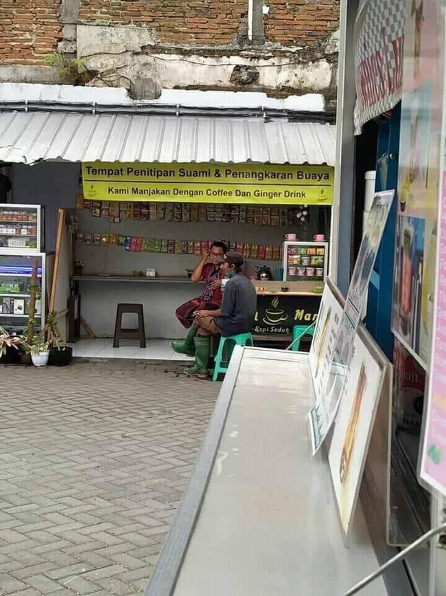 Tempat penitipan suami dan penangkaran buaya. Auto bengek! Foto: Twitter/@nocontextwarung