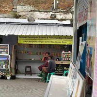 Tempat penitipan suami dan penangkaran buaya. Auto bengek! Foto: Twitter/@nocontextwarung