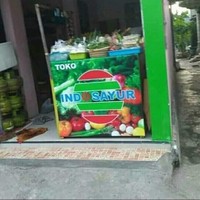 Pedagangnya terinspirasi dari nama salah satu stasiun televisi nih kayaknya. Ada-ada saja memang ulah netizen Indonesia. Foto: Twitter/@nocontextwarung