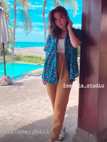 Gisel liburan di Bali