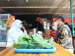 Khofifah Ajak Warga Datang ke TPS dan Ingatkan Pentingnya Prokes