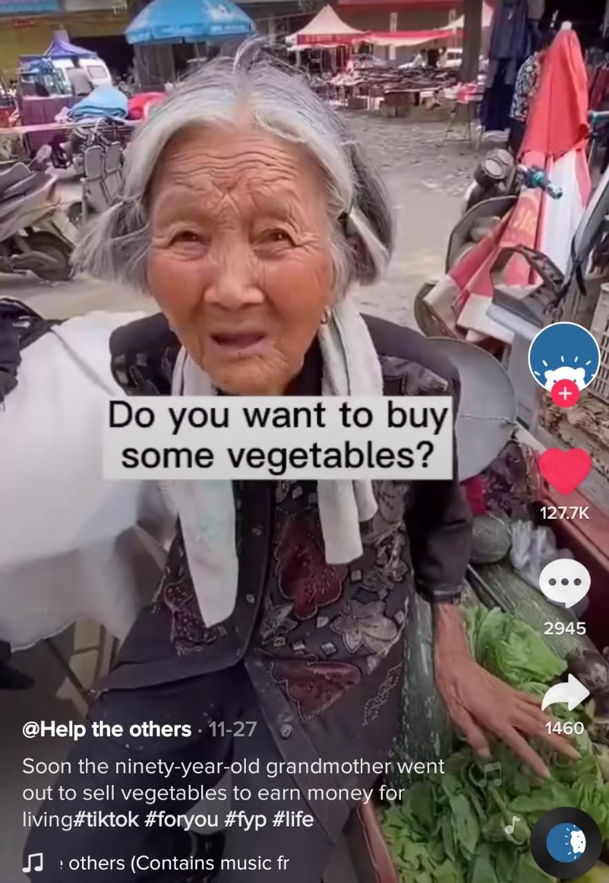 Hiks! Nenek Penjual Sayur Terharu Dagangannya Diborong Segerobak
