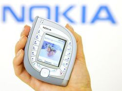 Deretan HP Berdesain Unik dan Aneh yang Pernah Dibuat