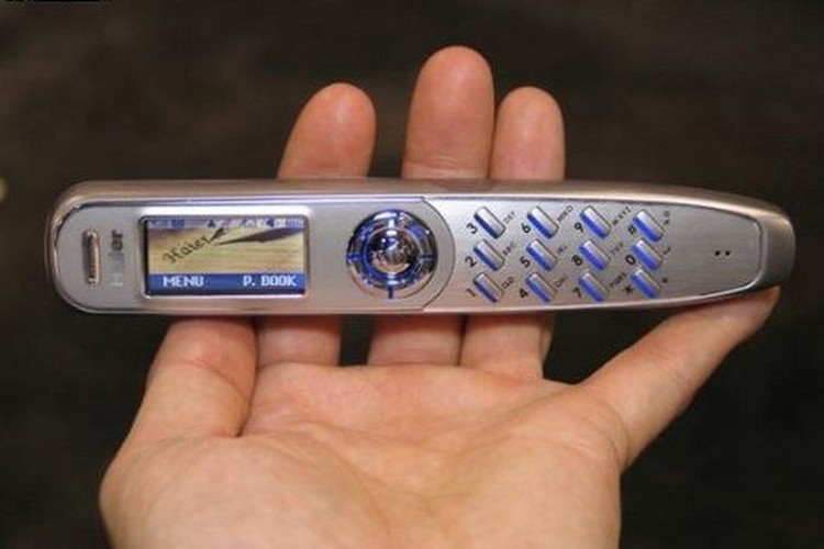 Deretan HP Berdesain Unik dan Aneh yang Pernah Dibuat