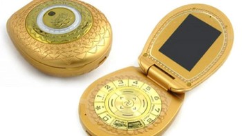 Golden Buddha Phone yang dirilis 2009. Salah satu ponsel termahal kala itu dengan harga USD 1.750 atau kisaran Rp 24 juta. Pasalnya bodinya dilapisi emas 24 karat Foto: GSM Arena