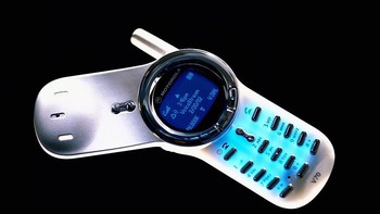 Motorola V70 yang dirilis 2002. Ketika diluncurkan ponsel ini dibanderol USD 400 atau kisaran Rp 5,6 juta. S Foto: GSM Arena