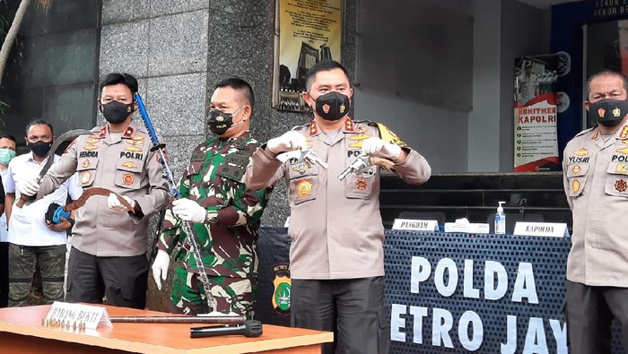 Kapolda metro Irjen Fadil Imran jelaskan soal 6 pengikut Habib Rizieq ditembak mati.