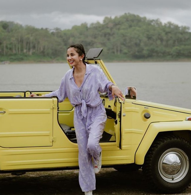 Kirana Larasati pernah jadi korban body shaming yang mengomentari tubuhnya terlalu kurus. Dia pun membalas kritikan itu dengan menjelaskan bahwa selama ini dirinya menjalani pola makan sehat.  Foto: (Kirana Larasati/Instagram)