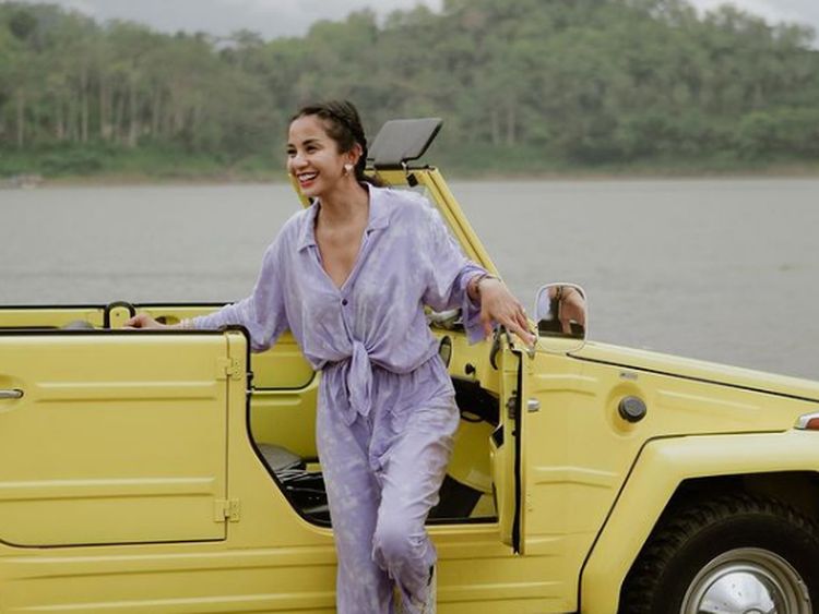 Potret Artis Cantik Kirana Larasati dan Indahnya  Yogyakarta