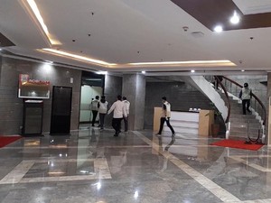 Sudah 5 Jam Penyidik KPK Geledah Kemensos Terkait Suap Bansos COVID-19