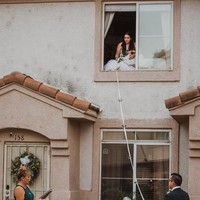 Dalam keadaan new normal kini banyak pasangan yang sudah kembali melangsungkan pernikahan. Seperti pasangan ini yang tetap melangsungkan pernikahan meski calon pengantin wanita positif Corona.  Foto: dok. Fotografer: Jessica Jackson/Instagram @jesscaste