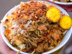Makanan Lezat dari Warung Tenda hingga Kawasan Kuliner Pecinan