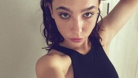 Matilda De Angelis pun berpesan agar selalu mencintai tubuhmu sendiri bagaimanapun bentuknya. Dok. Instagram/matildadeangelis