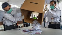 Negara-negara di dunia memiliki respon yang berbeda-beda terkait penyelenggaraan Pemilu di tengah Pandemi Covid-19. Ada yang memutuskan menunda, ada pula yang tetap melaksanakannya.   