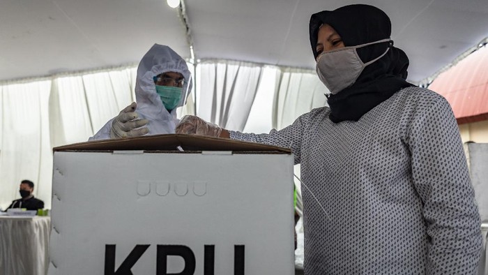 MEMPERSIAPKAN PESTA DEMOKRASI DI TENGAH PANDEMI Pesta demokrasi Pemilihan Kepala Daerah (Pilkada) Serentak 2020 yang akan diselenggarakan di 270 daerah di Indonesia beberapa hari lagi akan segera dilaksanakan.