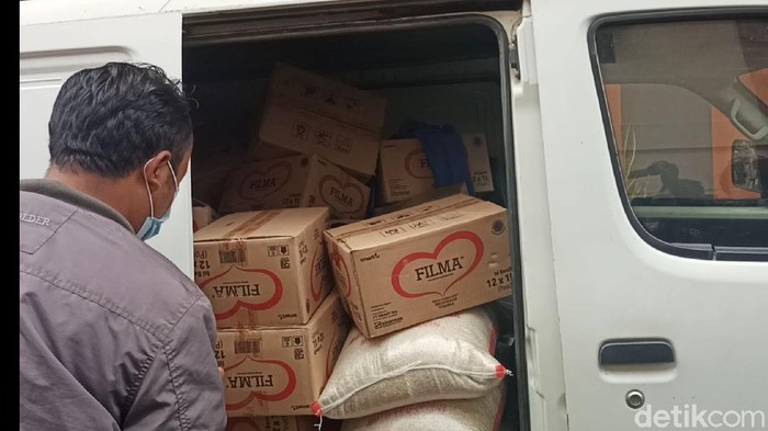 Mobil membawa sembako dan uang viral di medsos saat masa tenang