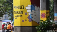 Mural-mural yang terlihat di sejumlah tempat di Jakarta ini untuk mengingatkan masyarakat tentang bahaya dan pencegahan virus Corona.