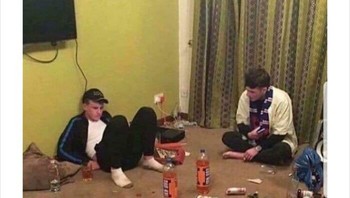 Debra khawatir melihat foto kamar cucunya yang berantakan di Facebook. Ia pun ingin membersihkannya karena sedang tidak sibuk. Aw. Foto: Bored Panda