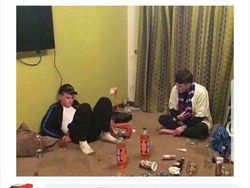 Momen Kocak dan Menggemaskan Saat Orang Tua Main Medsos