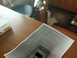 Momen Kocak dan Menggemaskan Saat Orang Tua Main Medsos