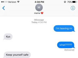 Momen Kocak dan Menggemaskan Saat Orang Tua Main Medsos