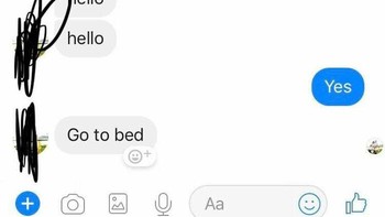 Nenek ini mengirimkan pesan berkali-kali tapi tidak dibalas. Padahal ia cuma ingin menyuruh cucunya agar cepat tidur. Foto: Bored Panda