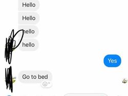Momen Kocak dan Menggemaskan Saat Orang Tua Main Medsos