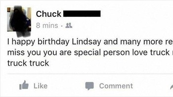 Chuck harus menggunan fitur speech-to-text untuk berkirim pesan. Hasilnya pesan yang dikirimkan ke Facebook terdengar menggelikan. Foto: Bored Panda