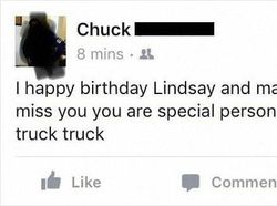 Momen Kocak dan Menggemaskan Saat Orang Tua Main Medsos