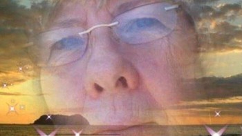 Nenek ini merayakan dietnya yang berhasil dengan mengunggah selfie di Facebook. Foto: Bored Panda