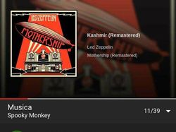 Momen Kocak dan Menggemaskan Saat Orang Tua Main Medsos