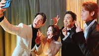 Kedekatan para pemain Hospital Playlist amat dekat di belakang layar. (Foto: dok. Instagram Yoo Yeon Seok/Jeon Mi Do) 