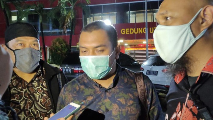 Pengacara FPI Aziz Yanuar di RS Polri