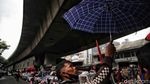 Penjualan Jas Hujan dan Payung Laris Manis